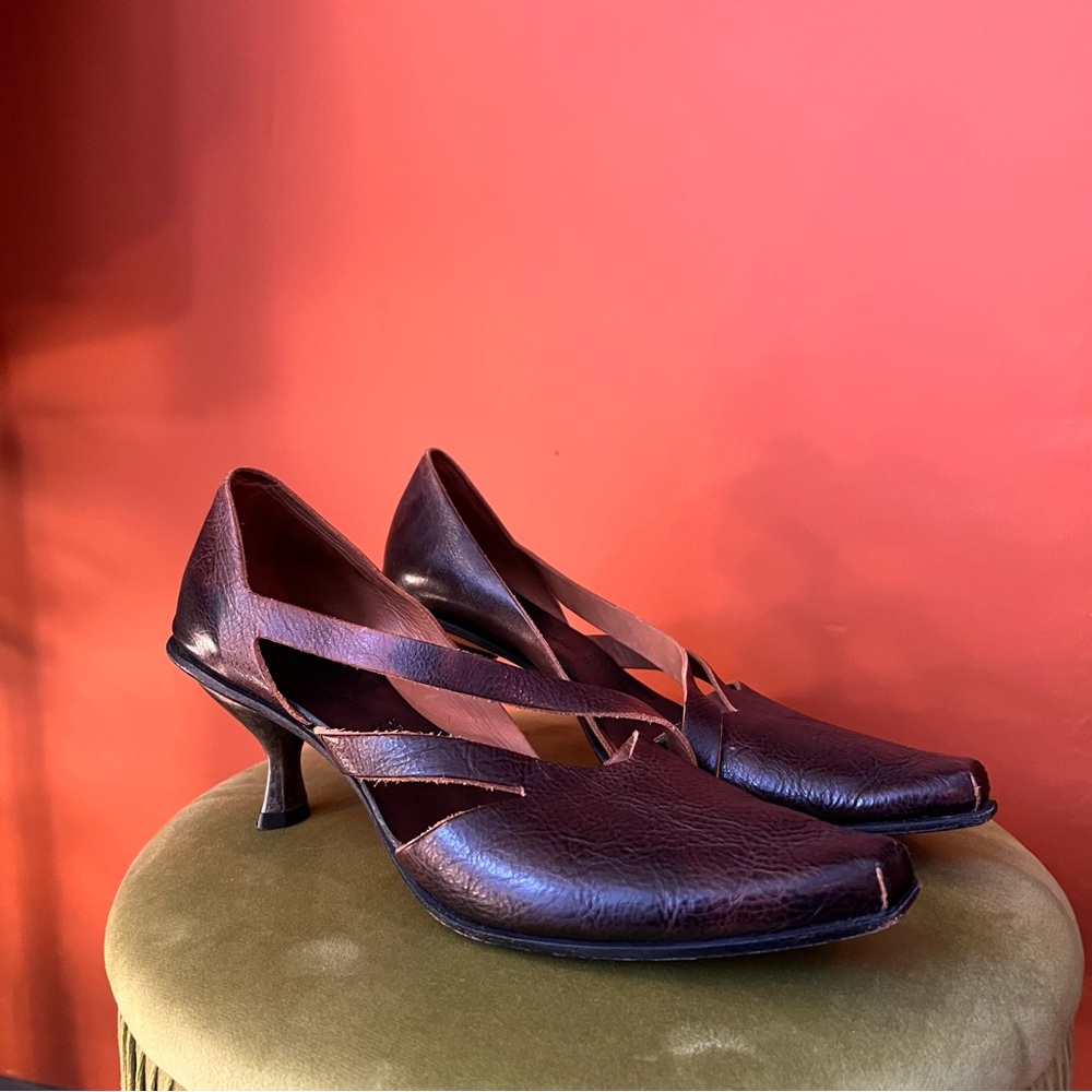 CYDWOQ Vintage Line Brown Leather Kitten Heel Slingbacks
